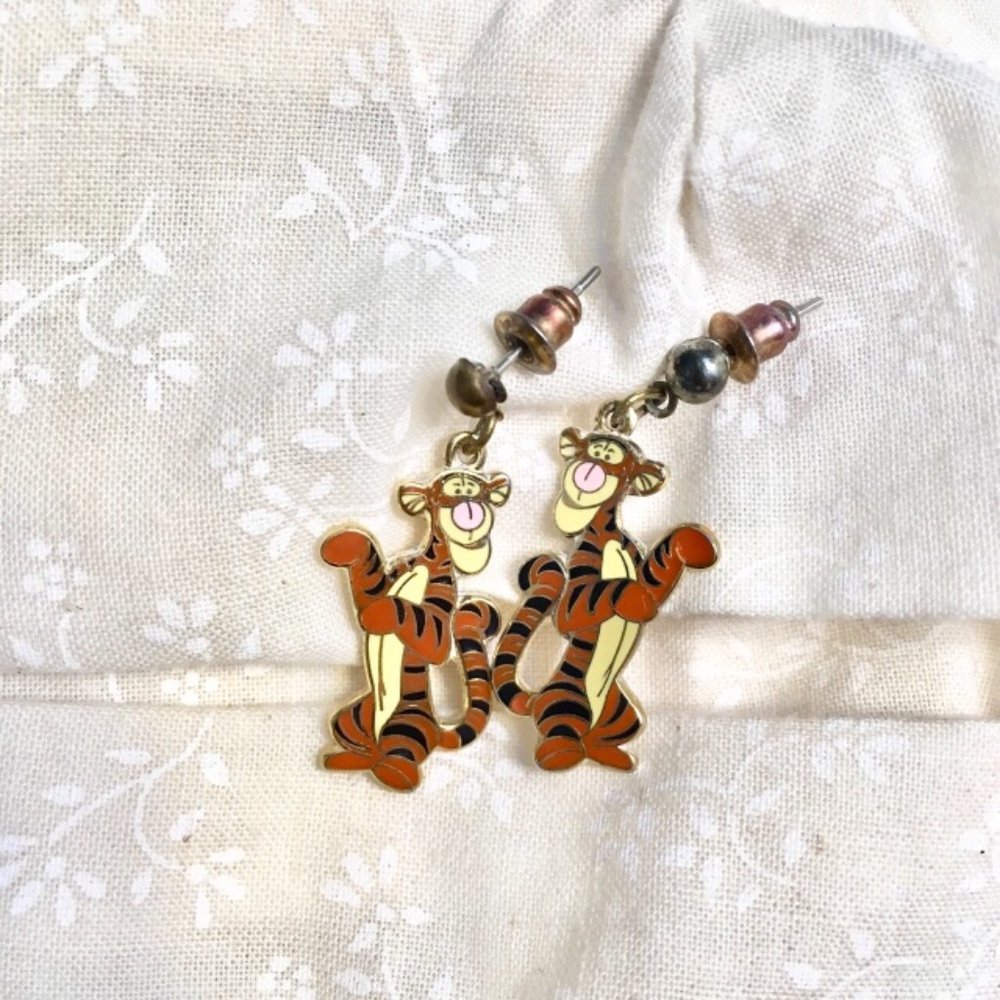 Vintage Tigger gold enamel stud dangly earrings!🌻
